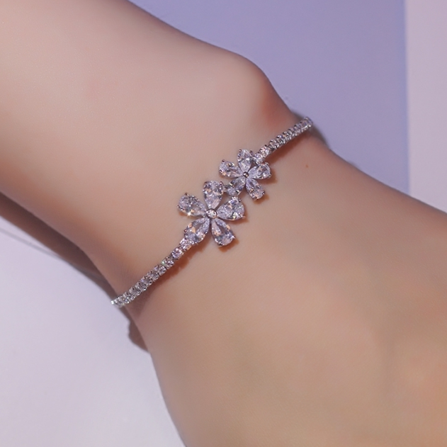 Korean microinlaid zircon bracelet Delicate flower pull bracelet