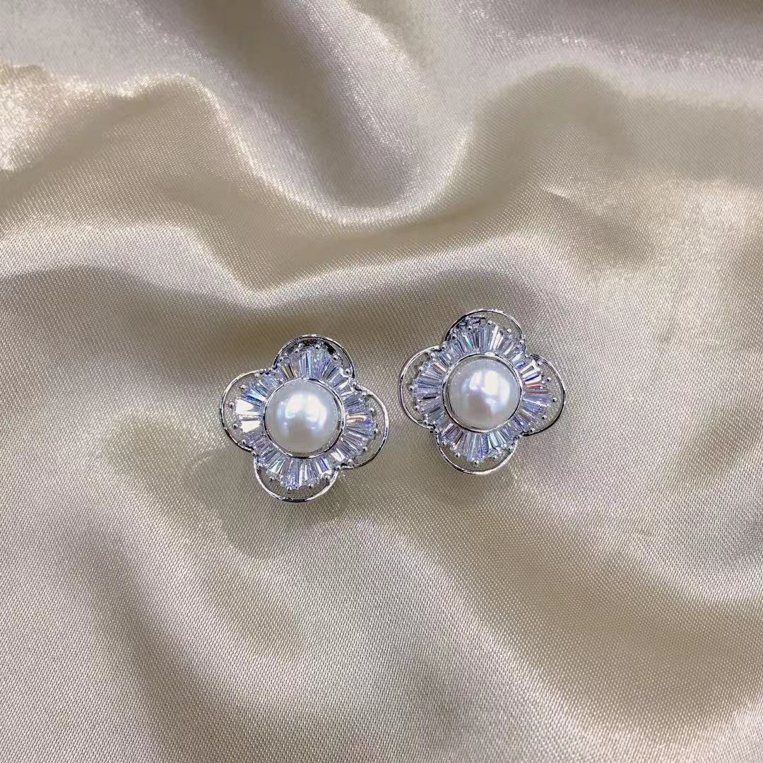 Alto sentido de perlas pendientes de mujer simple S925 agujas de plata nuevo estilo maré verano diseño de nicho viento frío clip de oído details Picture