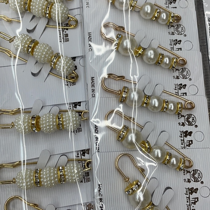 Small pearl pins