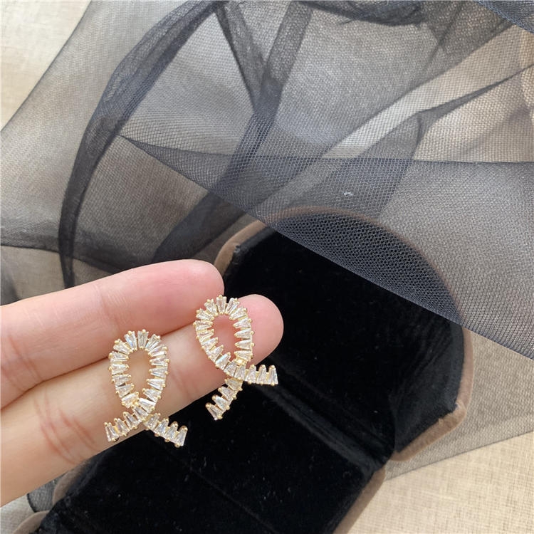 Korean exquisite and versatile cross-designed small and individual micro-inlaid zirconium diamond stud earrings, elegant and stylish stud earrings detail image 3