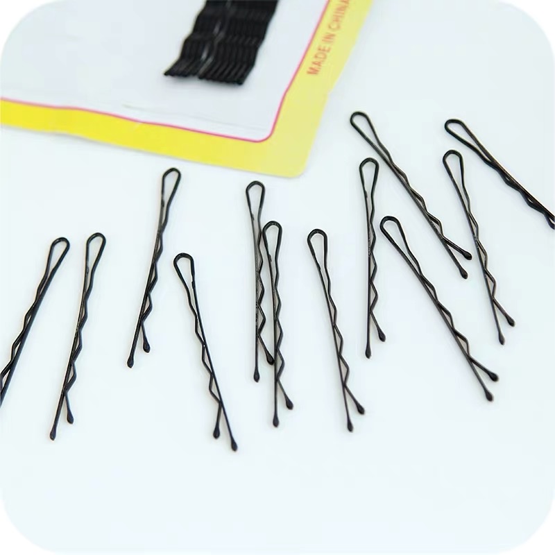 Korean black U-shaped small clip headwear for adults, bangs, straight clips, side clips, top clips, hair clips, and hair accessories for women Application Scenario