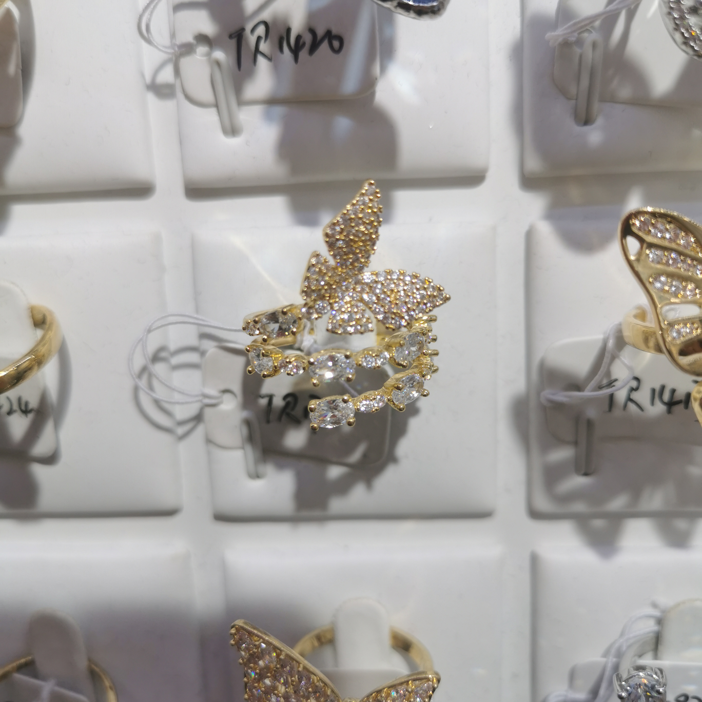 Jewelry explosion rings look good