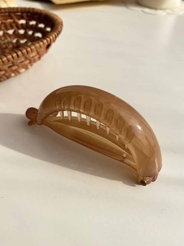 Plastic hairpins for women, ins banana clip, back of the head, claw clip, elegant and refined, clip headwear, medium-sized hair accessory Application Scenario