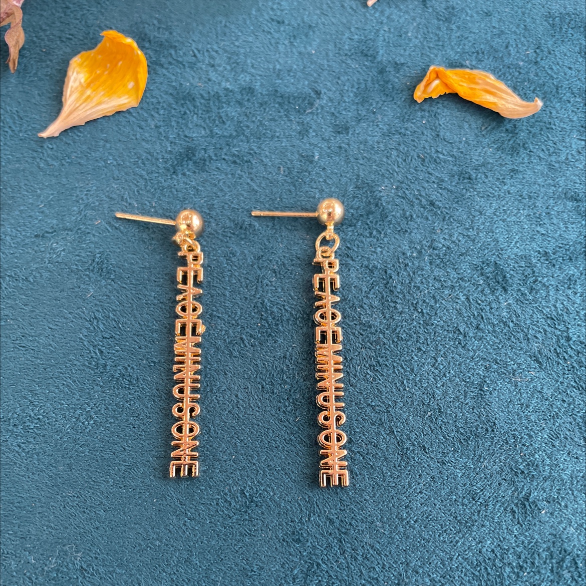 The new European and American style, peaceful letter, niche design sense, simple style and versatile temperament of Yudie Item Picture