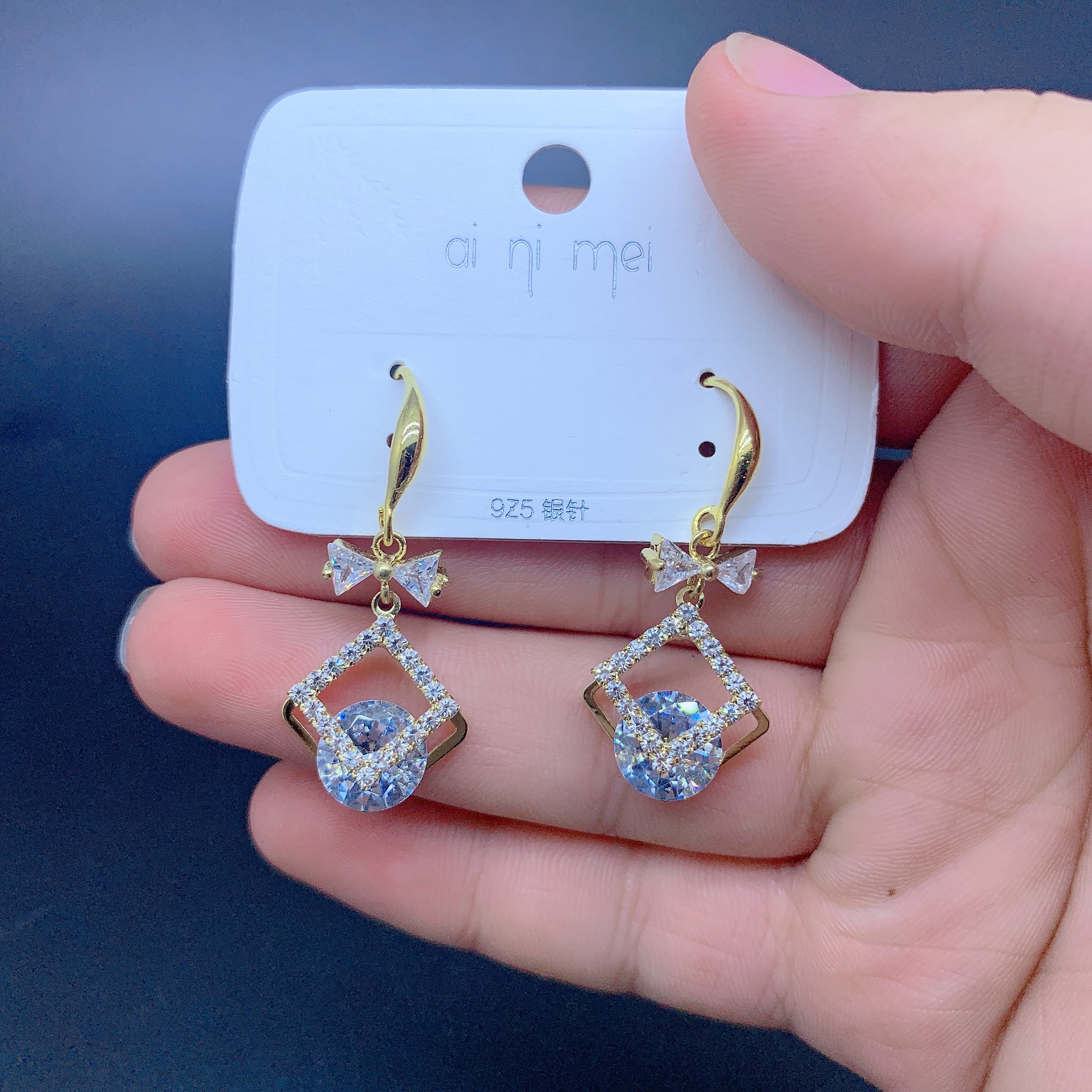 Bow-shaped zircon square exquisite earrings details Picture