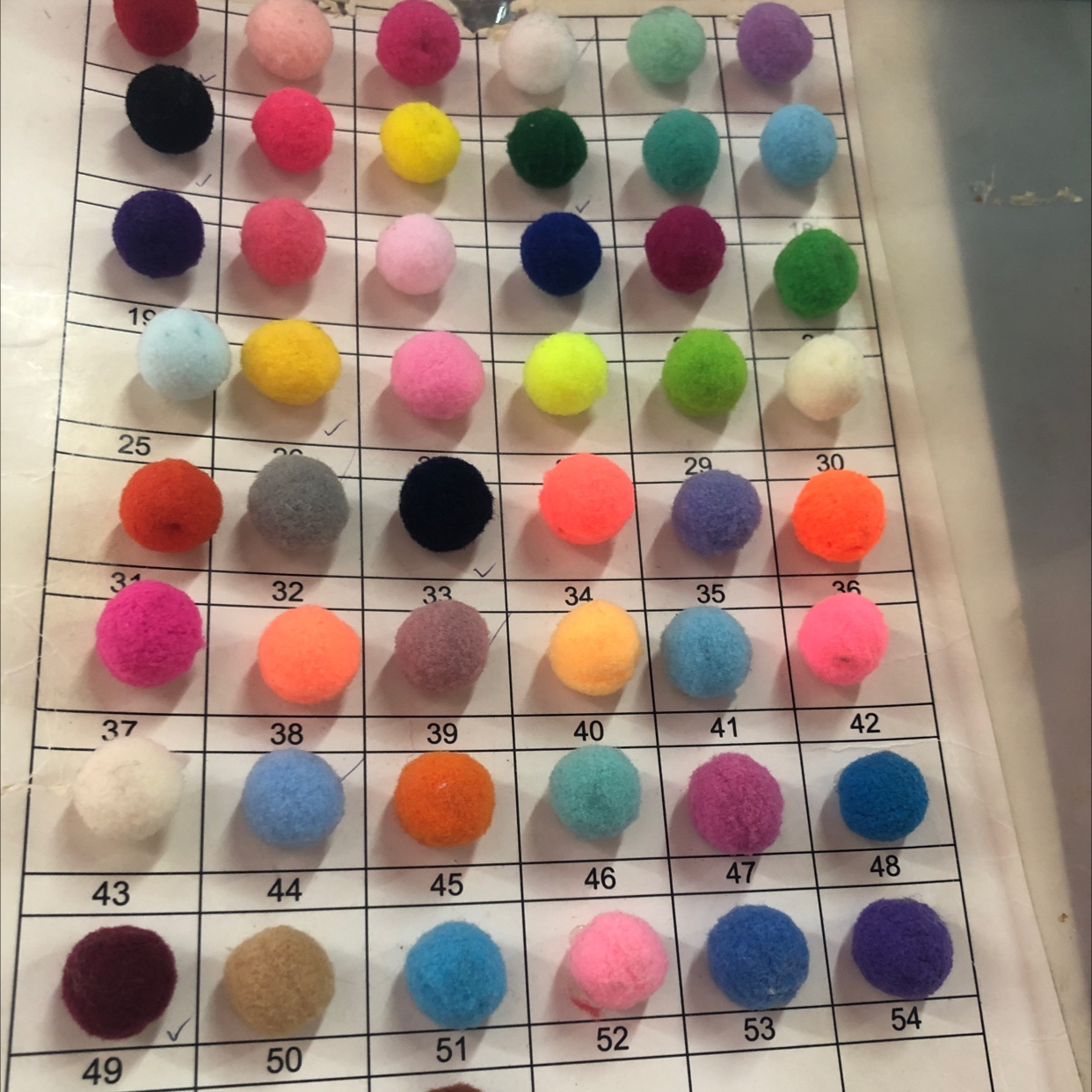 两公分高弹球色卡。