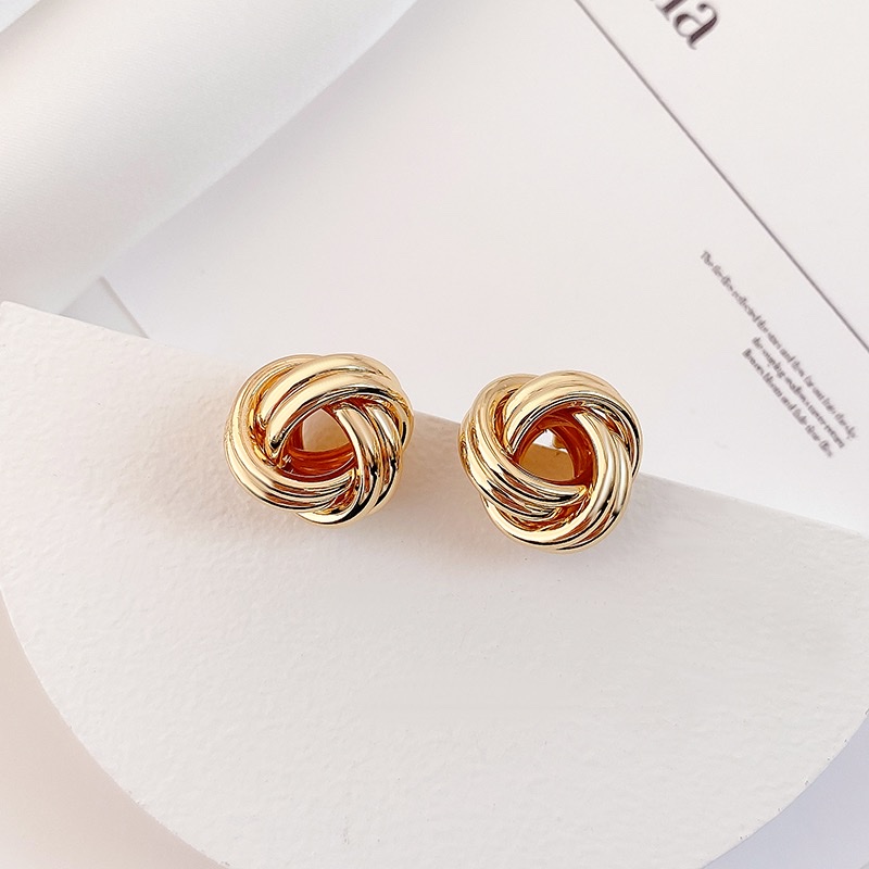 Metal high-end earrings, irregular circle geometric stud earrings, women's retro cold style earrings, no ear holes, ear clips, women Item Picture