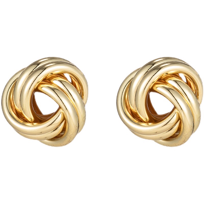 Metal high-end earrings, irregular circle geometric stud earrings, women's retro cold style earrings, no ear holes, ear clips, women Application Scenario