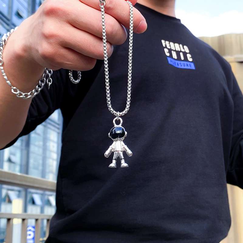 Astronaut for both men and women Specification image