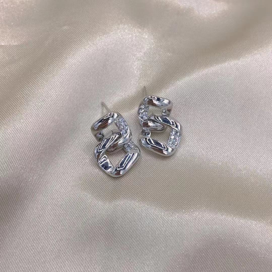 Fashionable, individual, gold-plated, versatile new Korean geometric, simple, exquisite and small earrings detail image 2