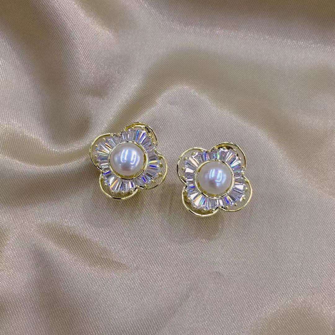 Alto sentido de perlas pendientes de mujer simple S925 agujas de plata nuevo estilo maré verano diseño de nicho viento frío clip de oído Specification image