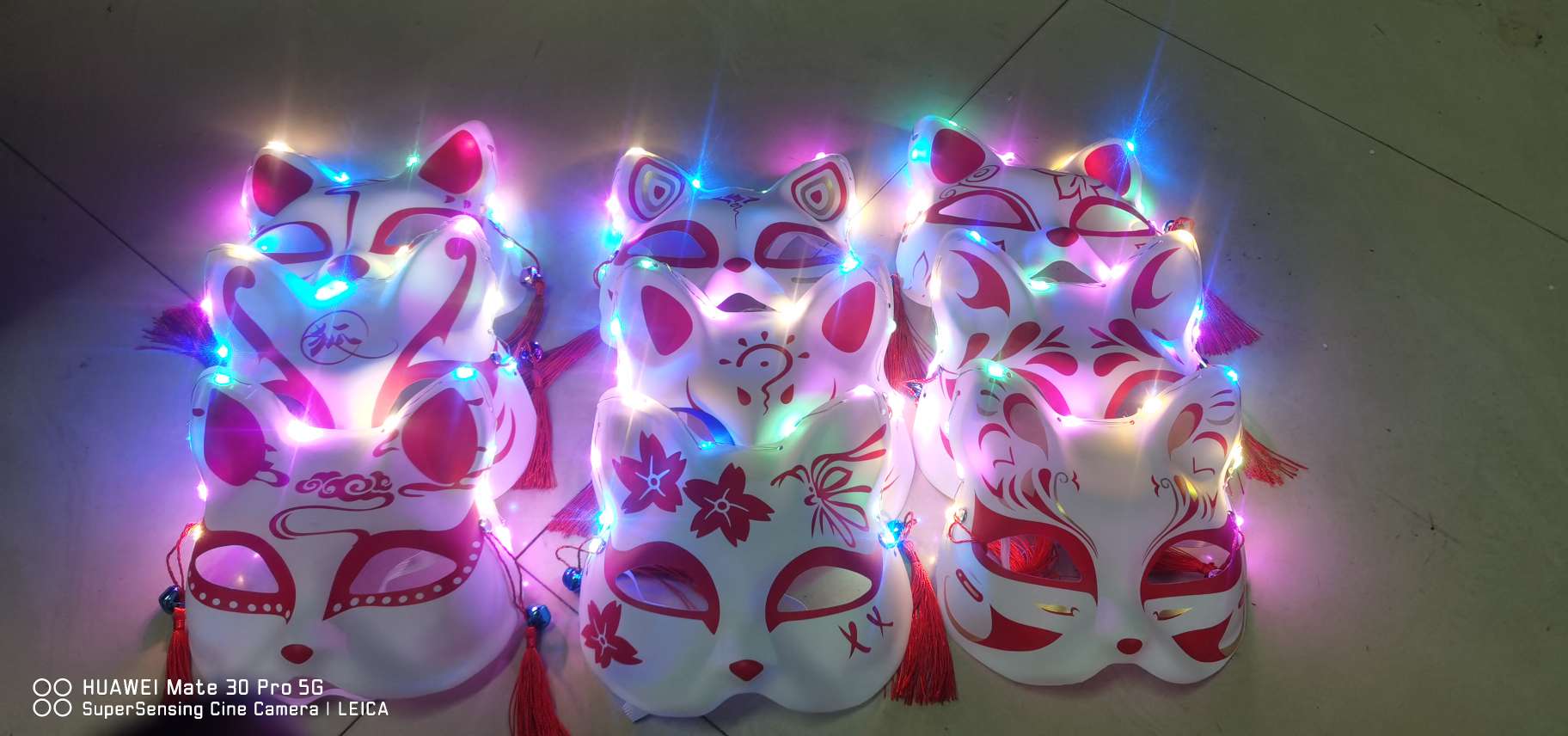 发光猫面具白底实物图