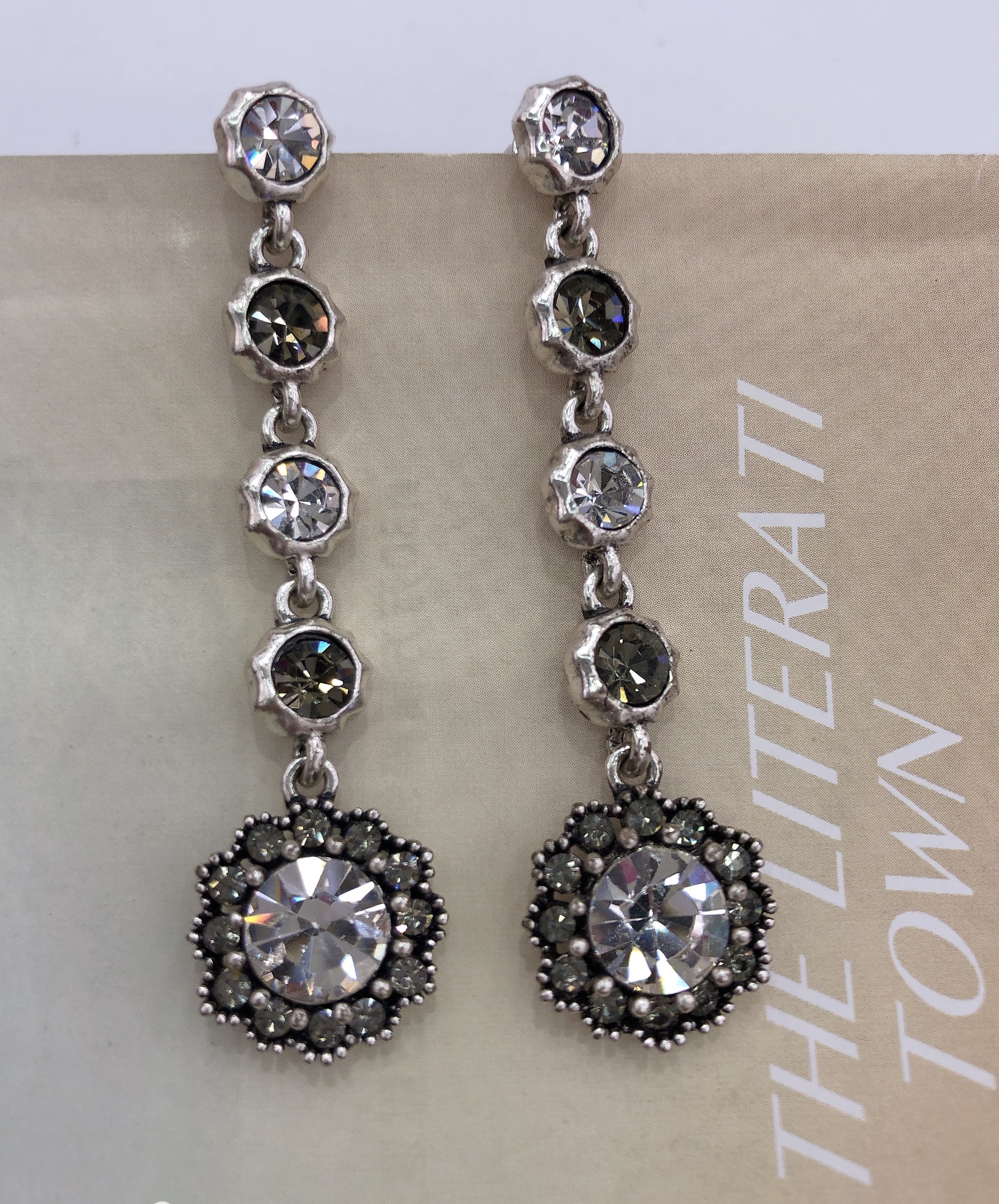 Korean stylish and fashionable socialite, simple, elegant, creative, versatile, sweet lady's must-have long earrings details Picture