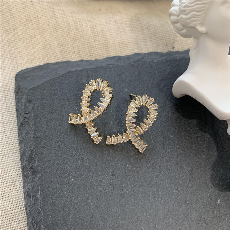 Korean exquisite and versatile cross-designed small and individual micro-inlaid zirconium diamond stud earrings, elegant and stylish stud earrings Application Scenario
