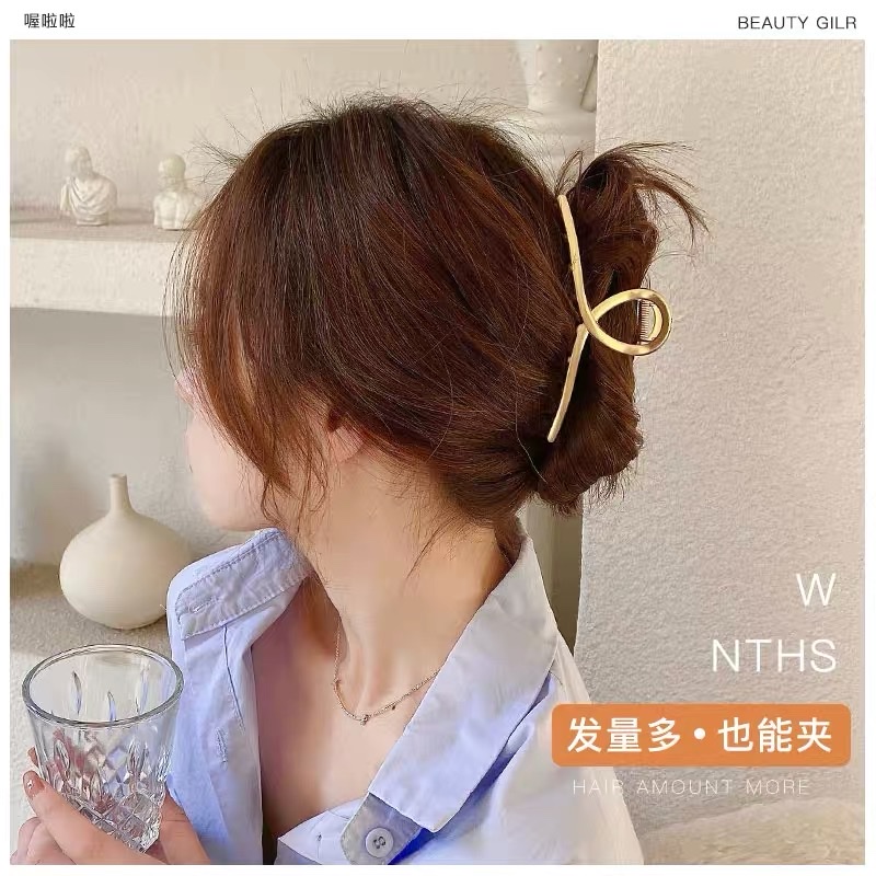 A large metal hairpin at the back of the head, a Korean elegant hairpin, a shark clip for fixing hair detail image 4