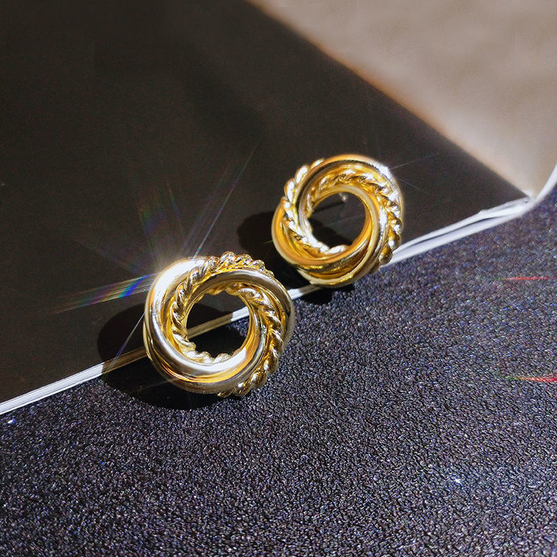 Retro, unique and exquisite circular stud earrings for women, pure silver design, French style earrings, 2021 new trendy and simple earrings Item Picture