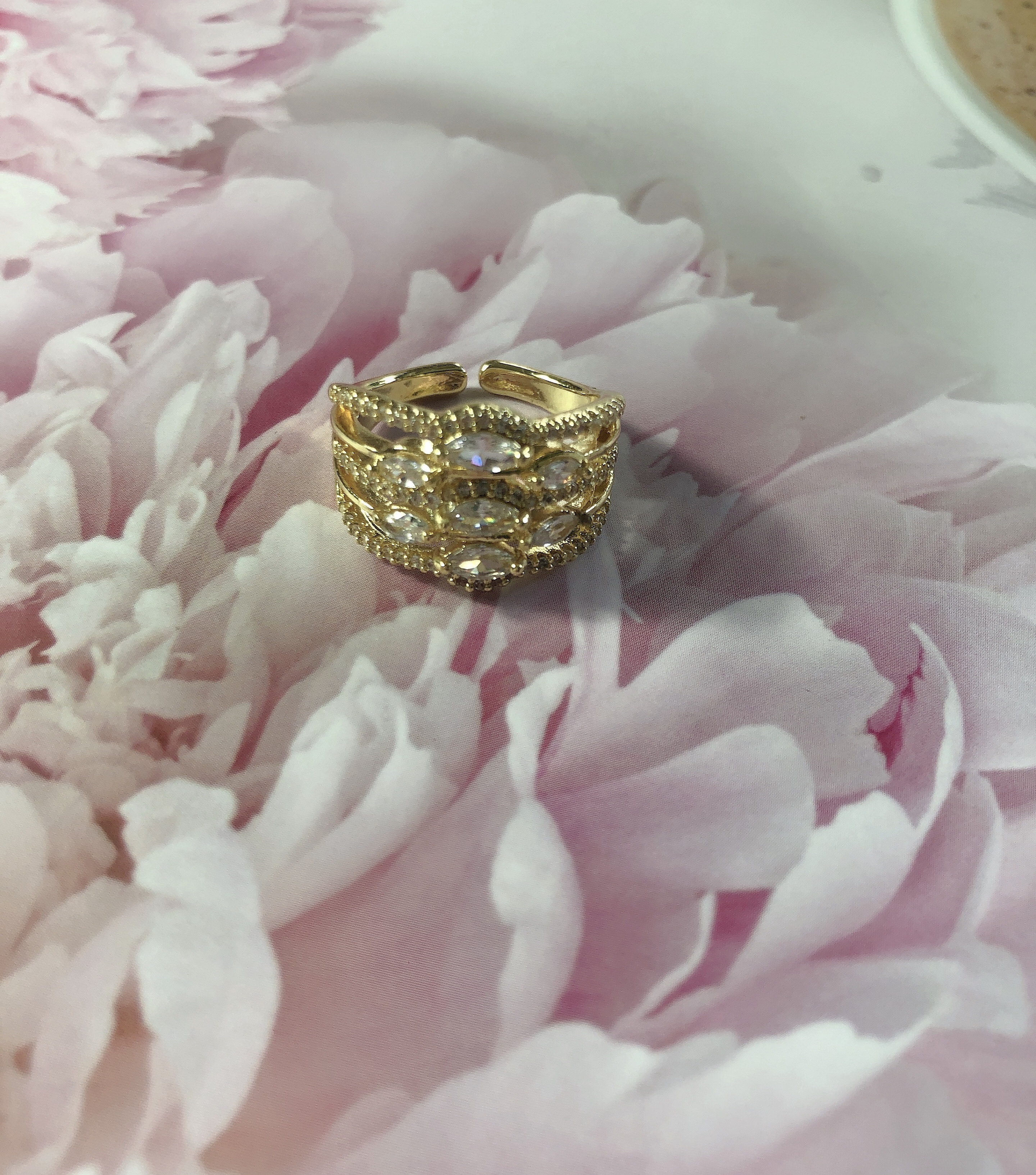 European and American fashion, individual, exaggerated diamond, trendy and versatile ring details Picture
