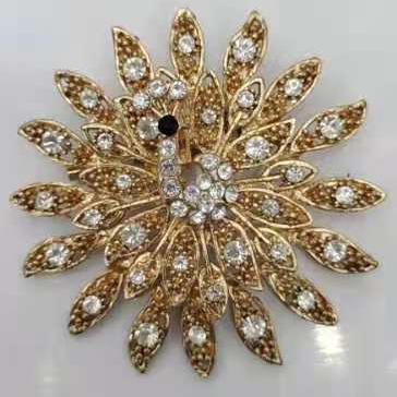 Fashion Brooch 397 thumbnail