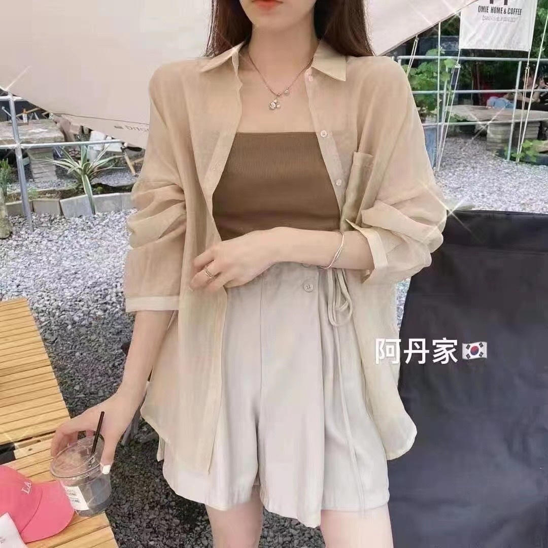 This trendy three-piece summer outfit, a long-sleeved sun-protective top for women, paired with a cardigan, shirt, halter tops and shorts, looks youthful and fashionable Application Scenario