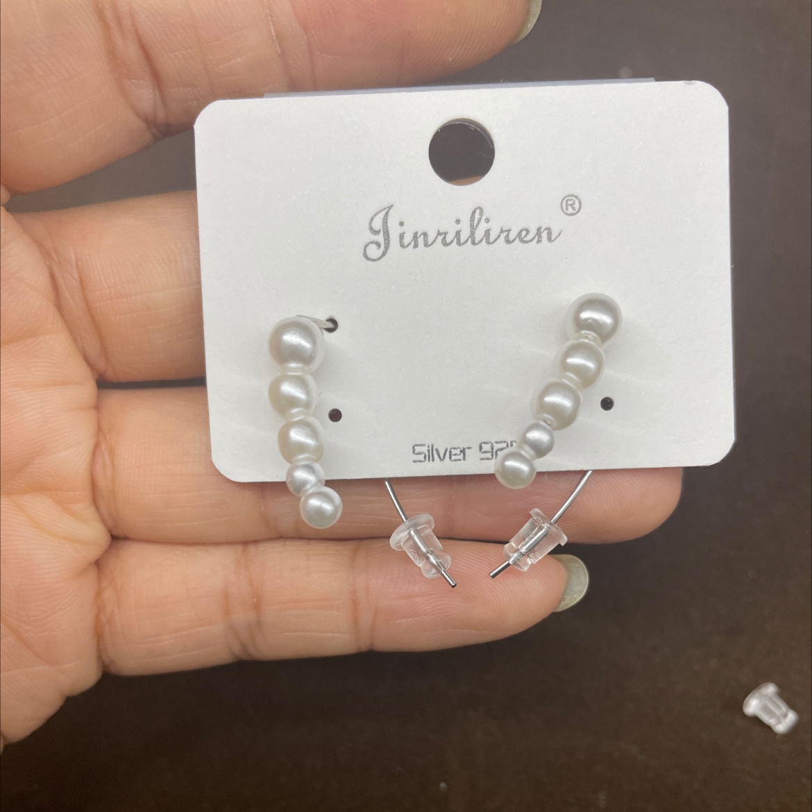 Today, the Korean version of "Beauty" features several pearl earrings with symmetrical designs on both sides Specification image