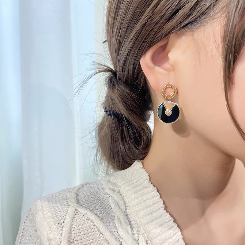 Korean Internet celebrity exquisite ear studs 2021 new style simple and elegant high-end earrings, niche design sense earrings, female trend Specification image