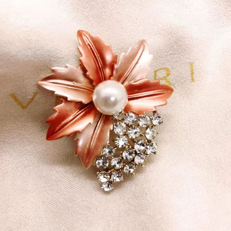 Fashion lady Painting Oil Grape Mixed color Brooch Corsage thumbnail