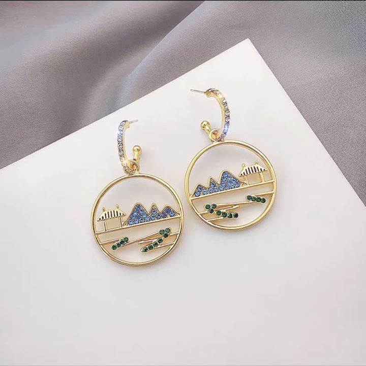 Stud earrings gh