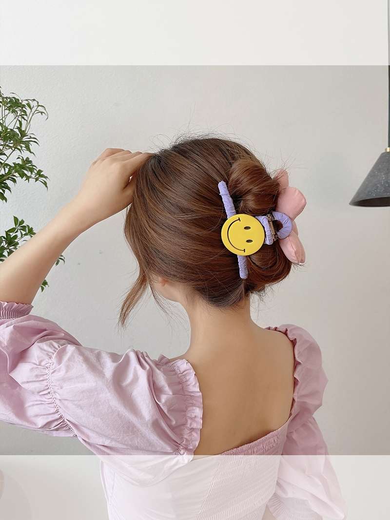 Sunflower Pie ~ Ins-style cute updo hair clip 2021 New style hair clip for women, large shark clip at the back of the head Application Scenario