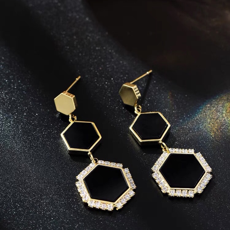 New trendy Korean-style geometric earrings for women, long autumn and winter earrings in 2021