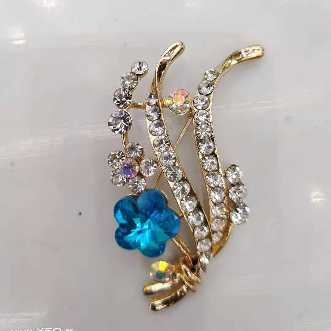 Fashion Brooch 366 thumbnail