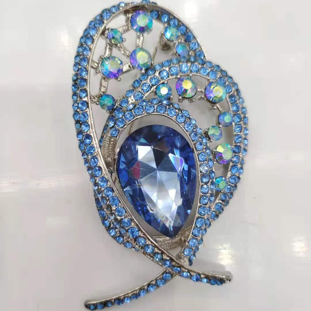 Fashion Brooch 351 thumbnail