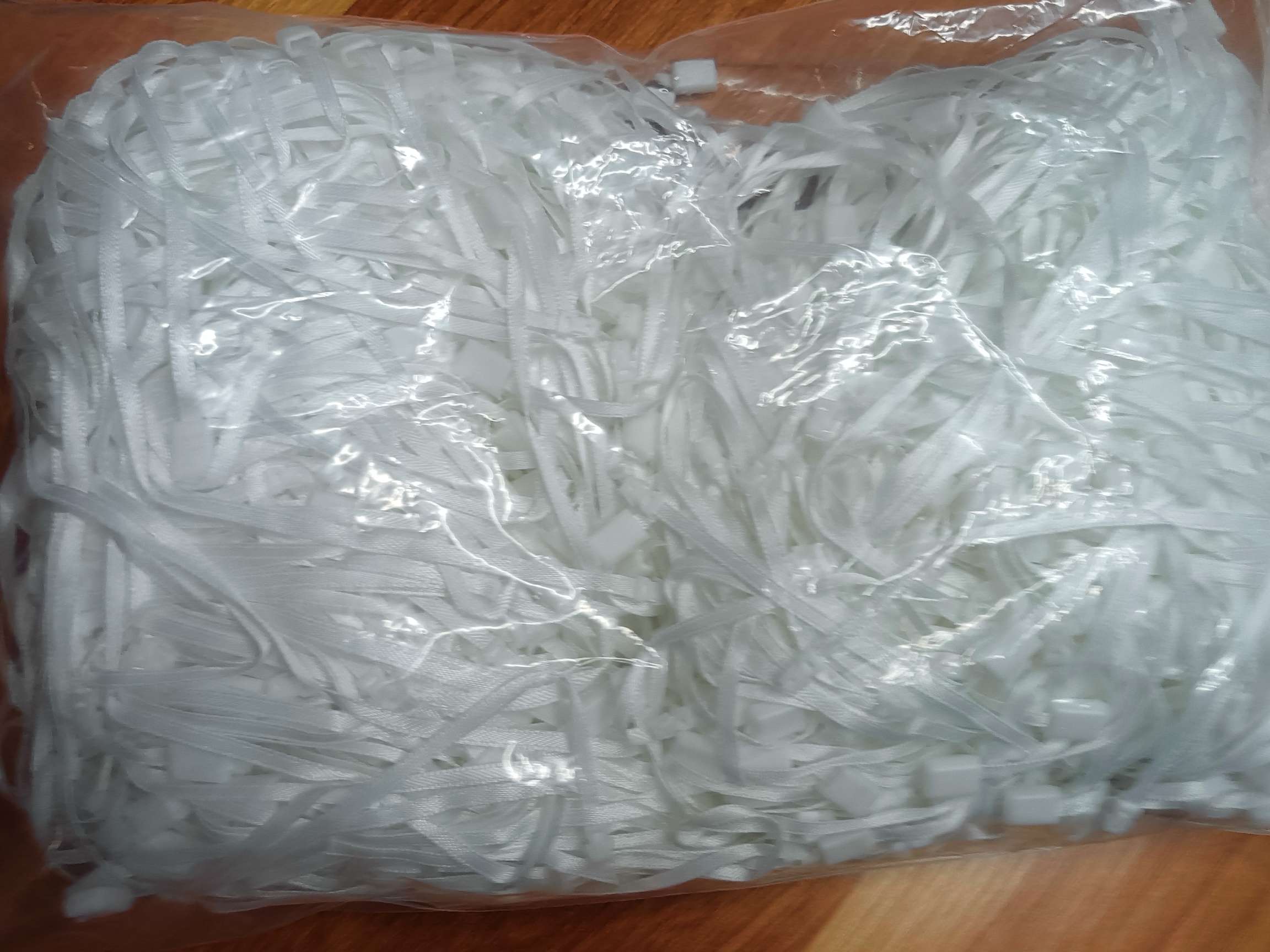 White Square Ribbon Hanging Grain full figure