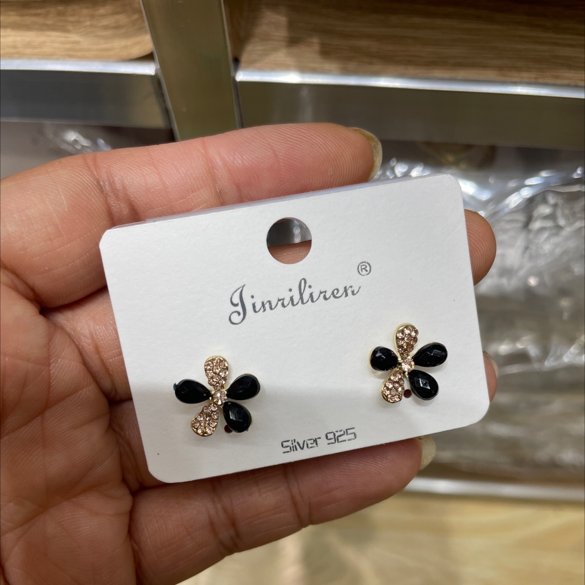 Today's beauty Korean-style earrings: Simple and fashionable stud earrings for women