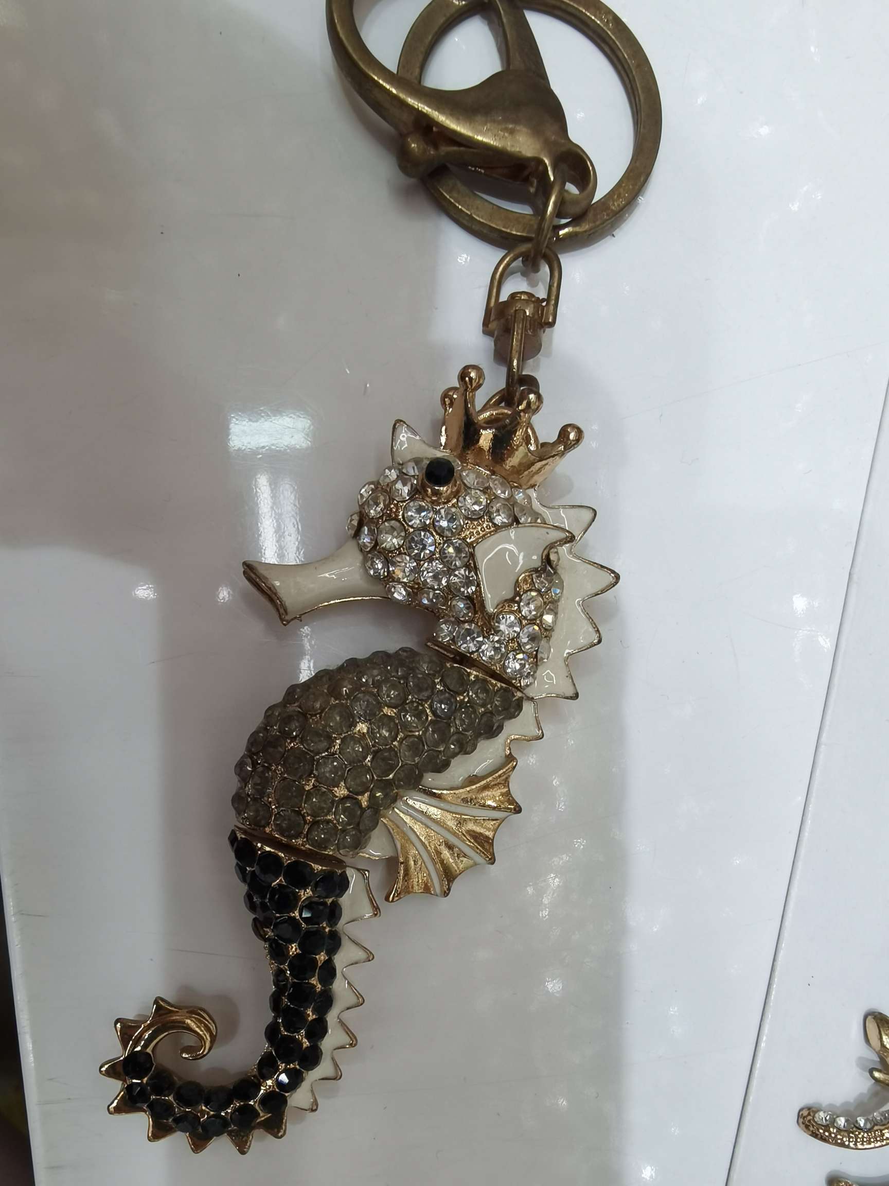 122-19 Fashionable, individualistic, stylish, versatile, trendy, best-selling, and internet-famous accessory keys details Picture