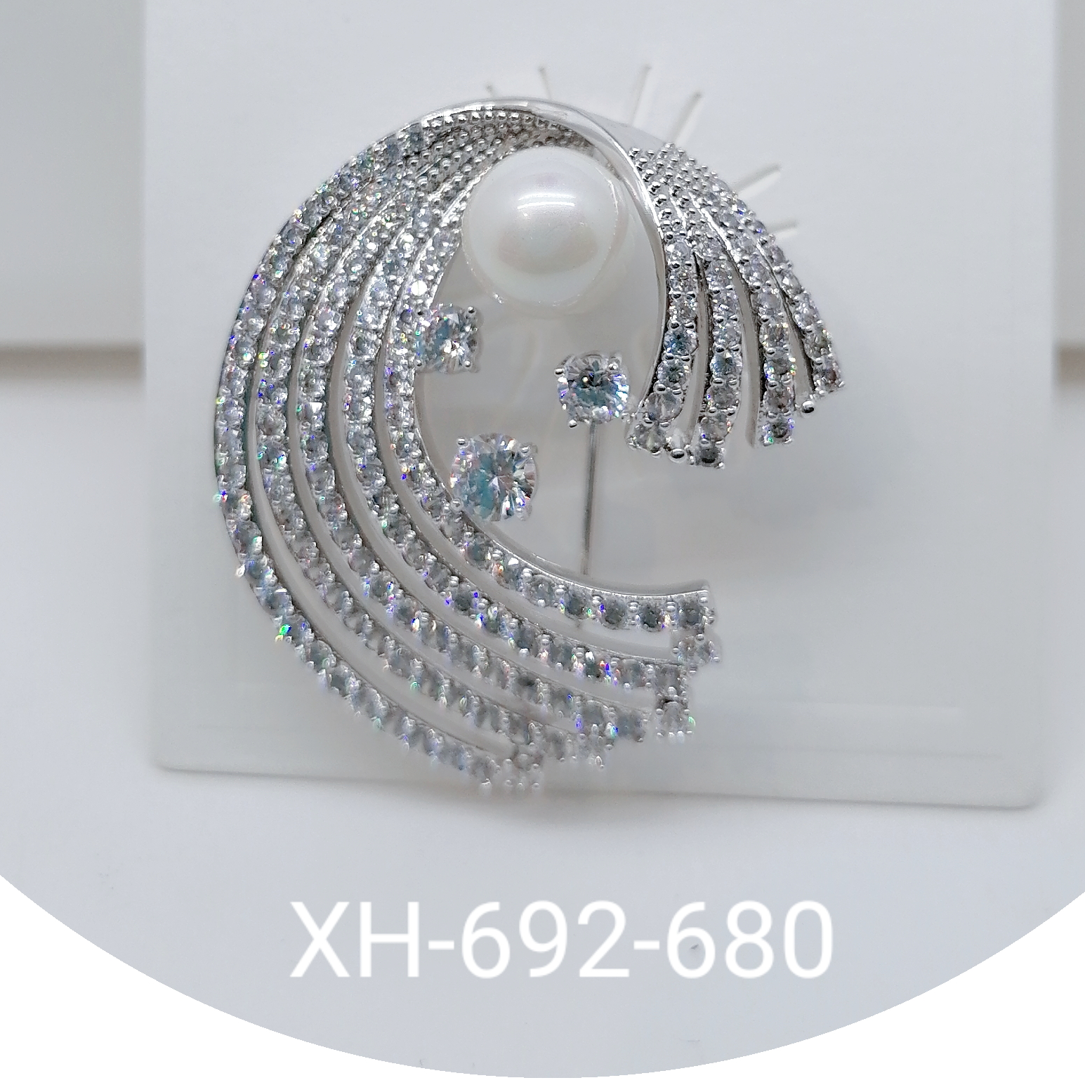 High quality zircon brooch gold 14 thumbnail