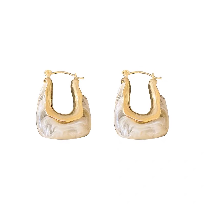 Candy-colored U-shaped ear buckles, Korean style and fashion earrings, 2021 new trendy and popular earrings for women Application Scenario