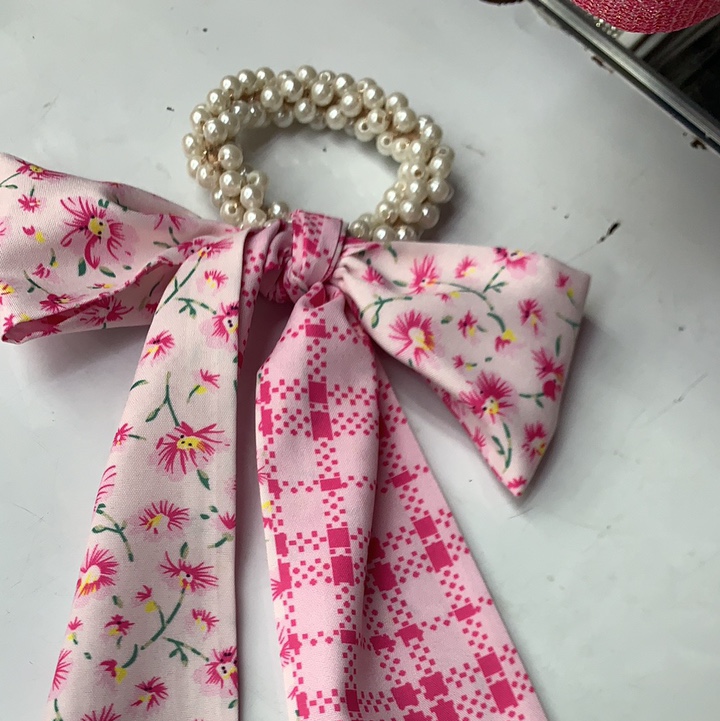 Small Pink Flower With Pearl Streamers