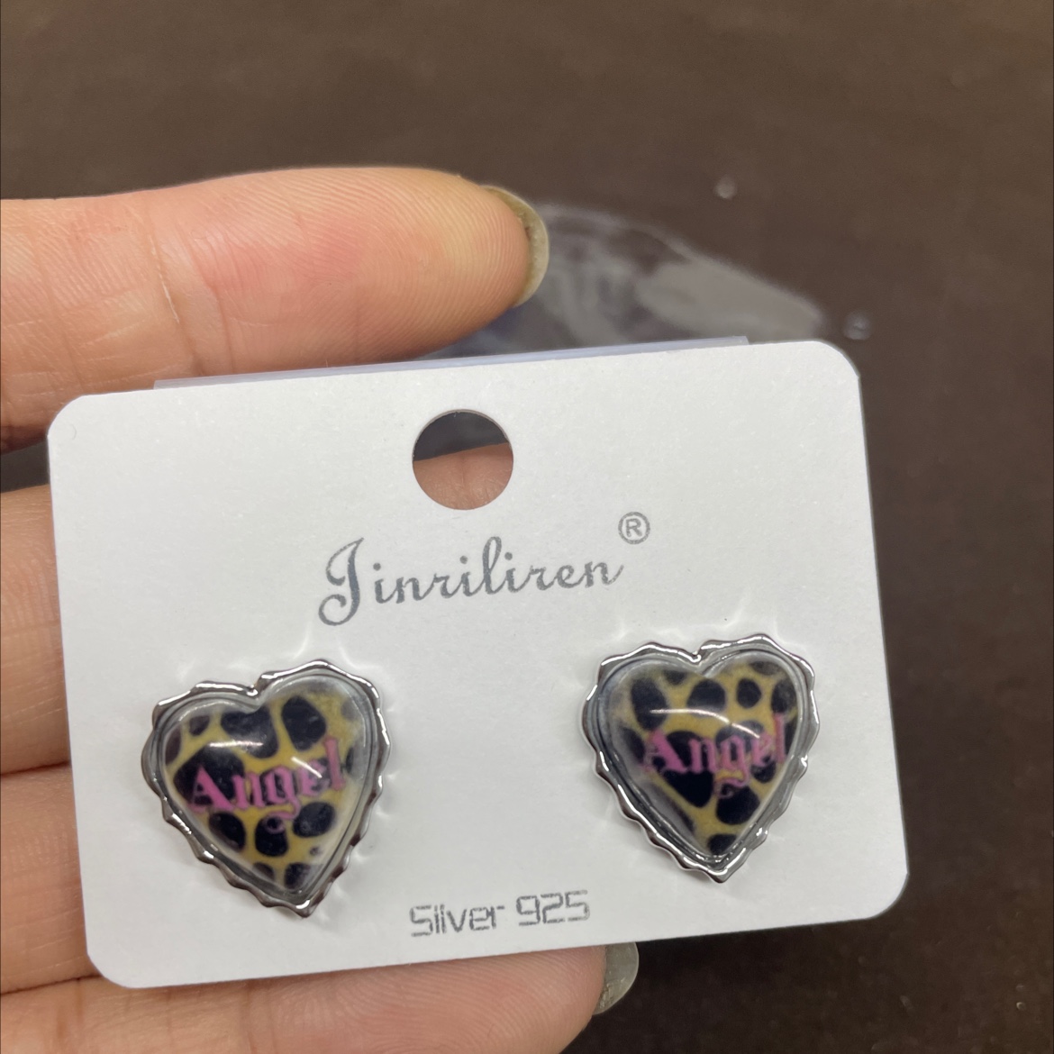 Today's Beauty Korean version of the heart-shaped design style stud earrings is simple and elegant details Picture