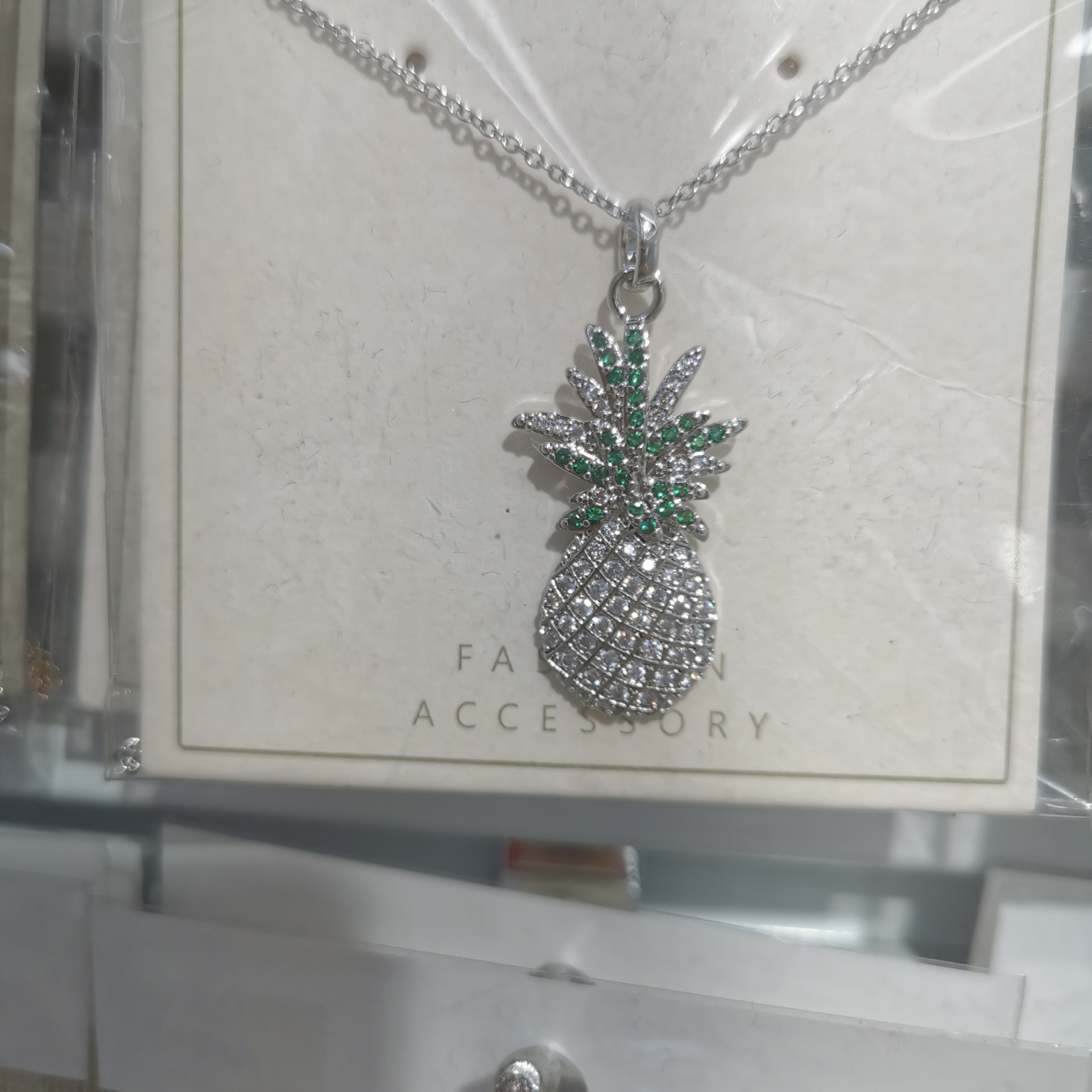 Pendant in the shape of pineapple