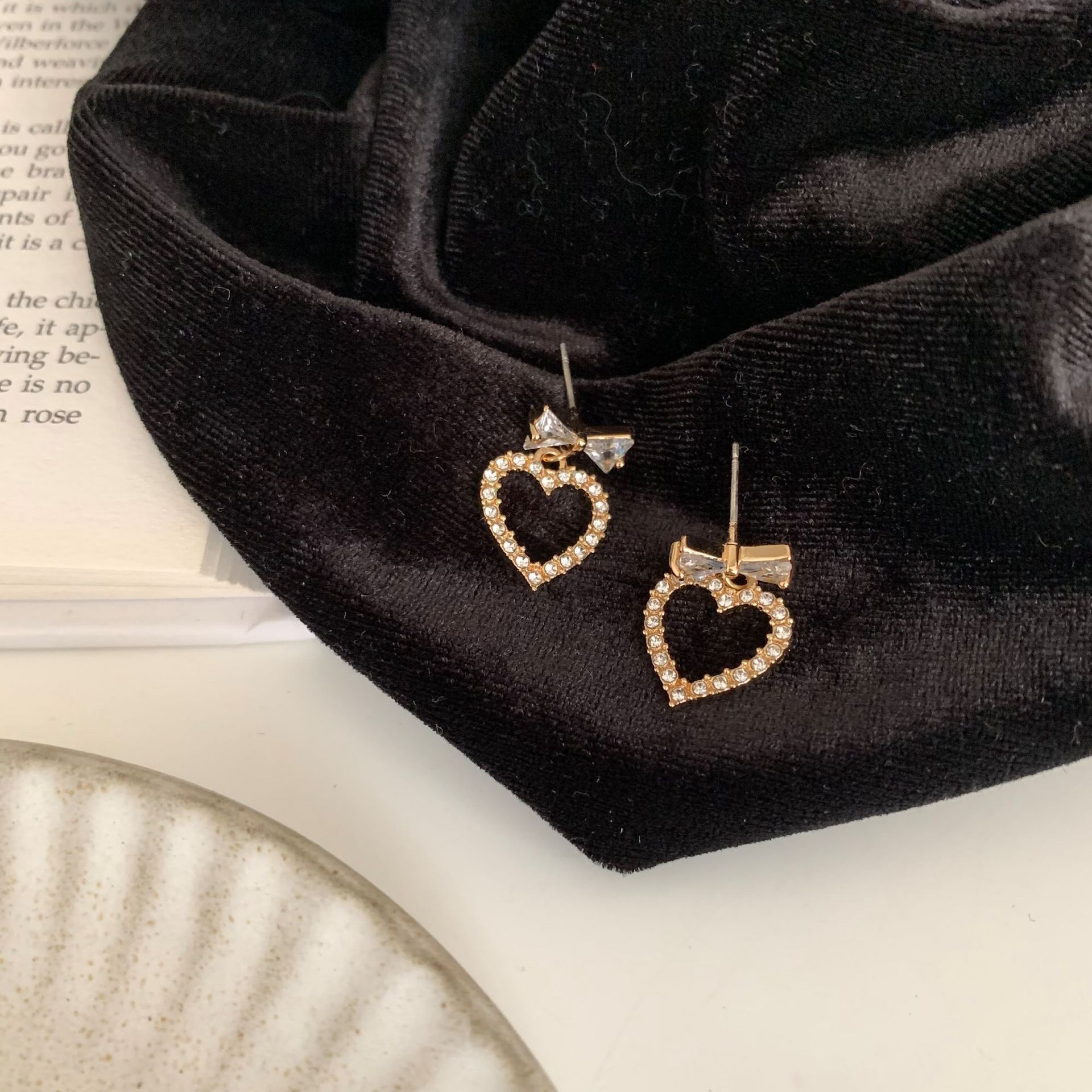 Coreano diseño simple sentido arco corazón aretes ins dulce estilo estilo moda pendientes orejas detail image 1