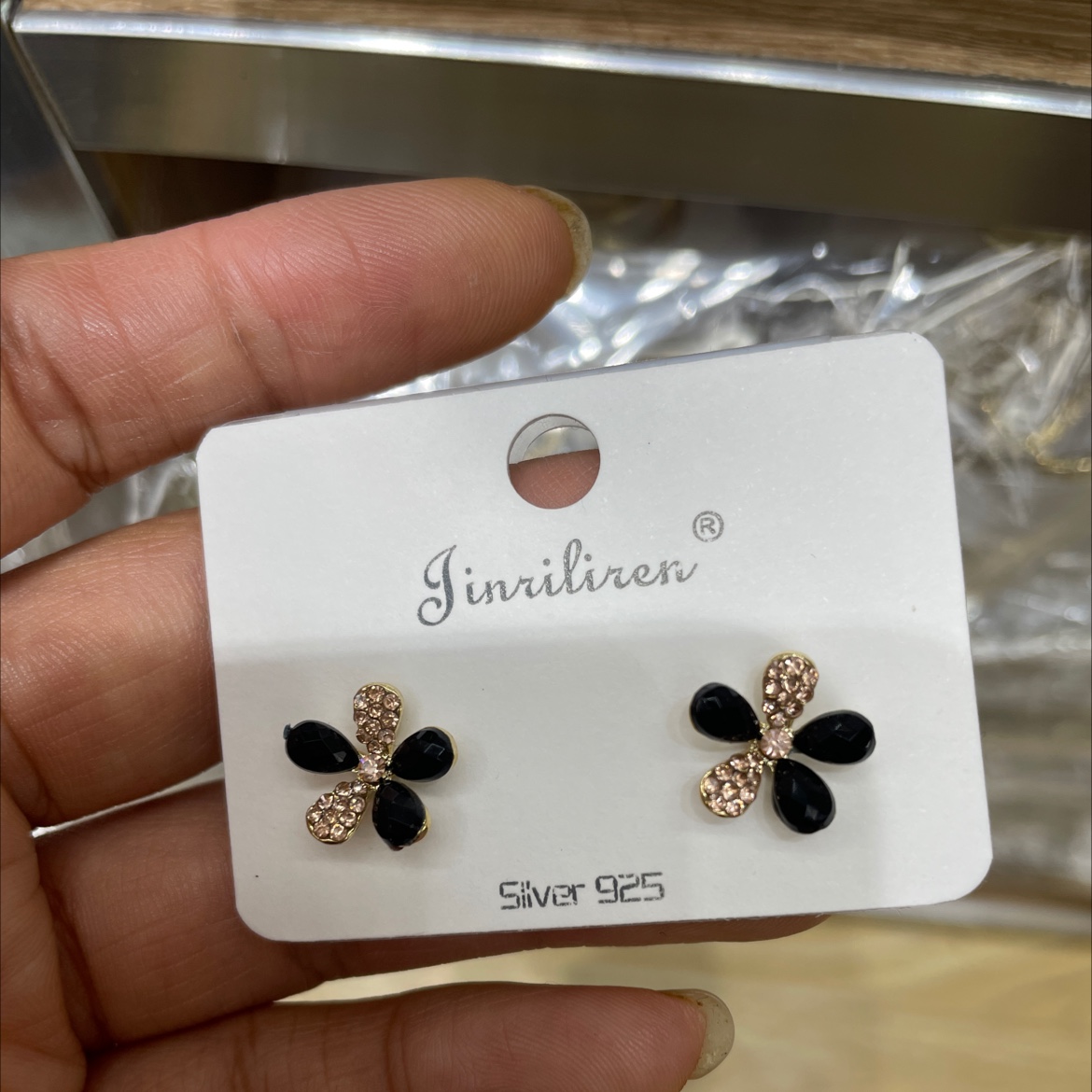 Today's beauty Korean-style earrings: Simple and fashionable stud earrings for women detail image 1