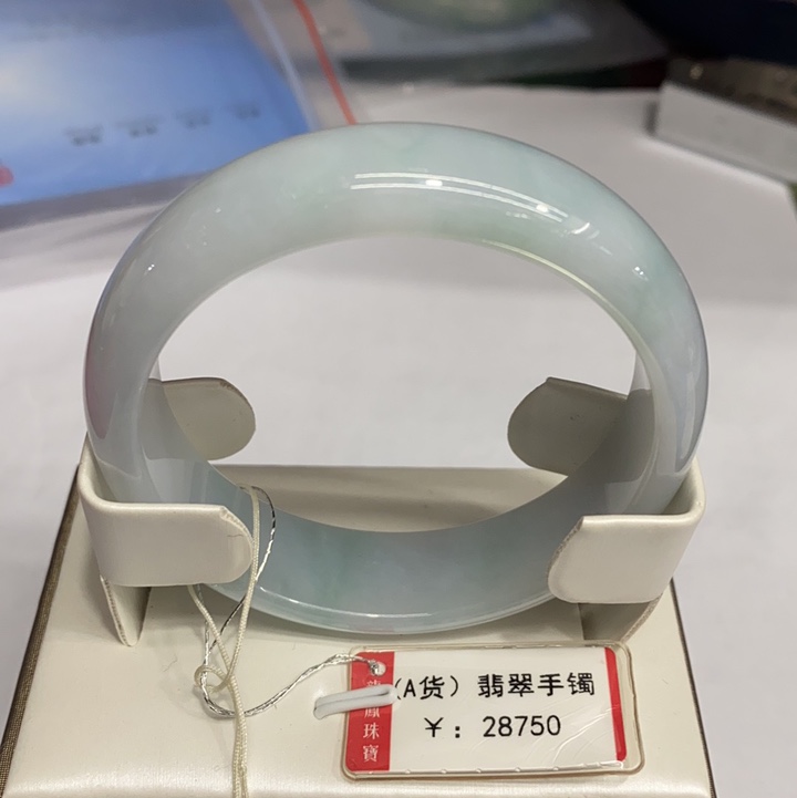 正宗绚甸A货翡翠玉白色玉飘少绿手镯3