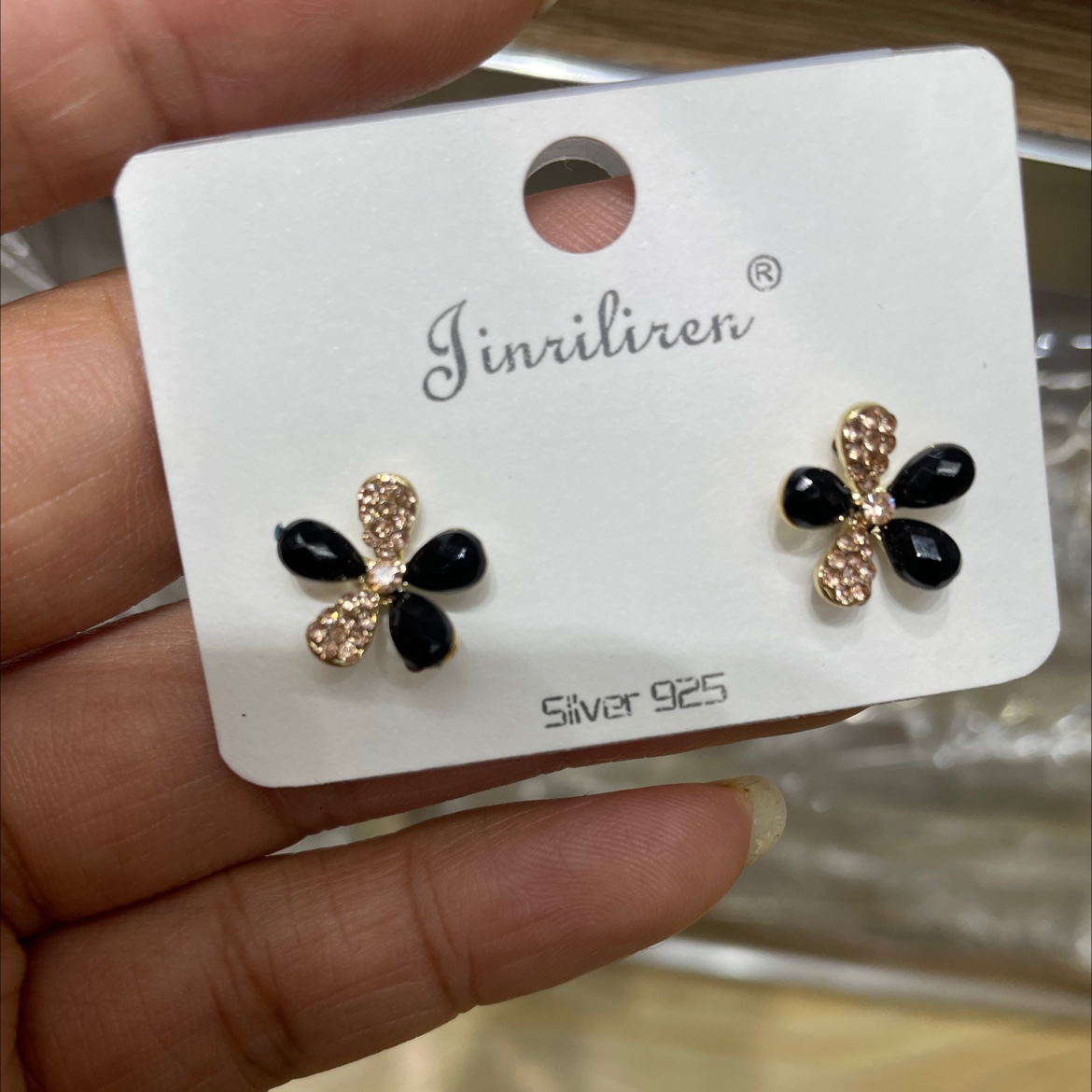 Today's beauty Korean-style earrings: Simple and fashionable stud earrings for women details Picture