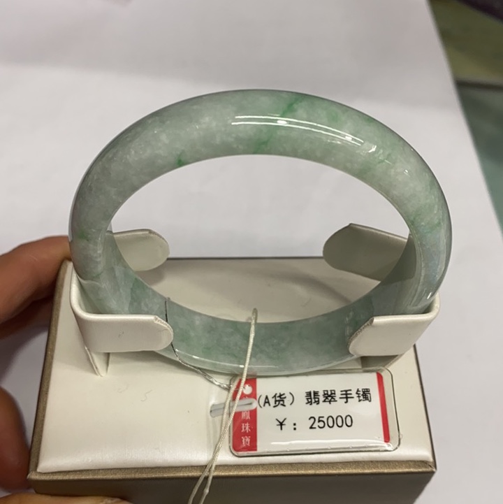 正宗绚甸A货翡翠玉白色玉飘绿手镯9
