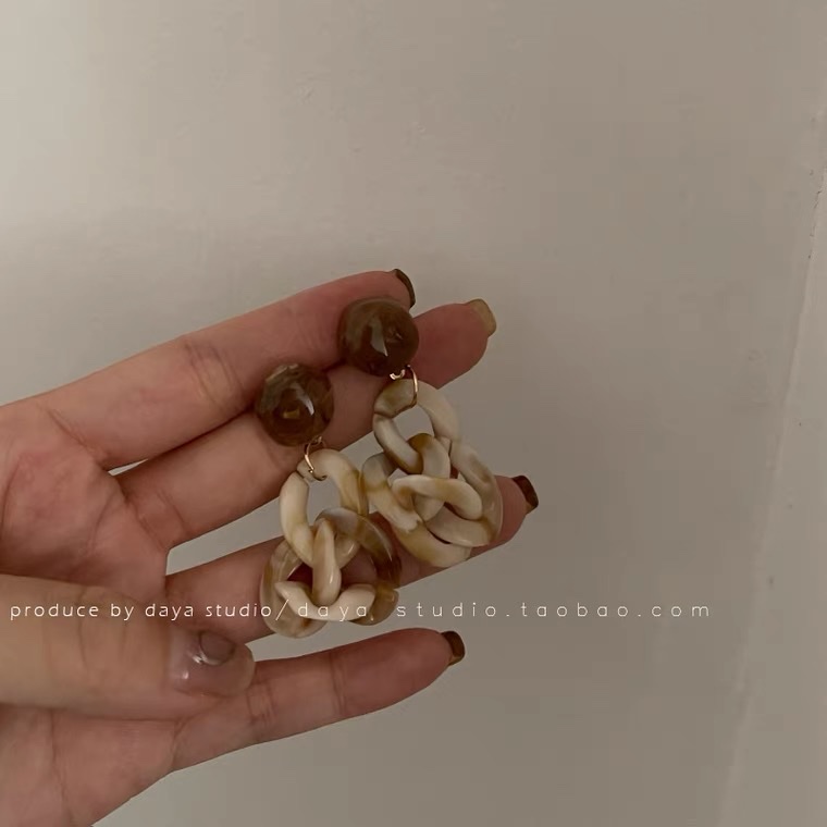 Simple resin retro exaggerated earrings, Korean original 1:1 stardew jewelry 1 details Picture