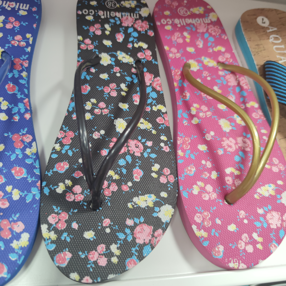 The flip-flops are black