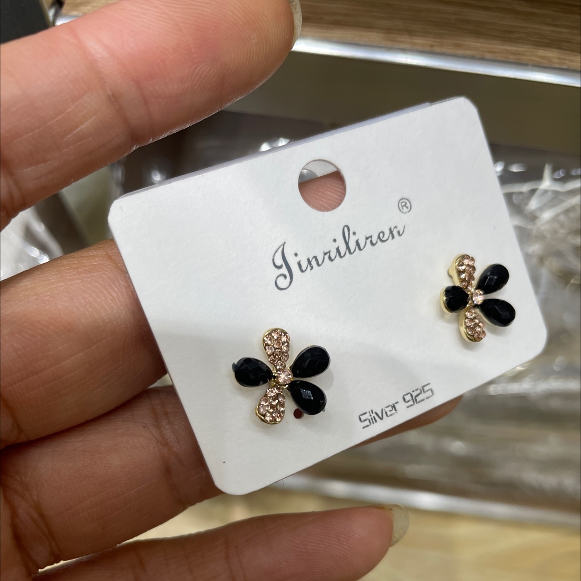 Today's beauty Korean-style earrings: Simple and fashionable stud earrings for women Application Scenario
