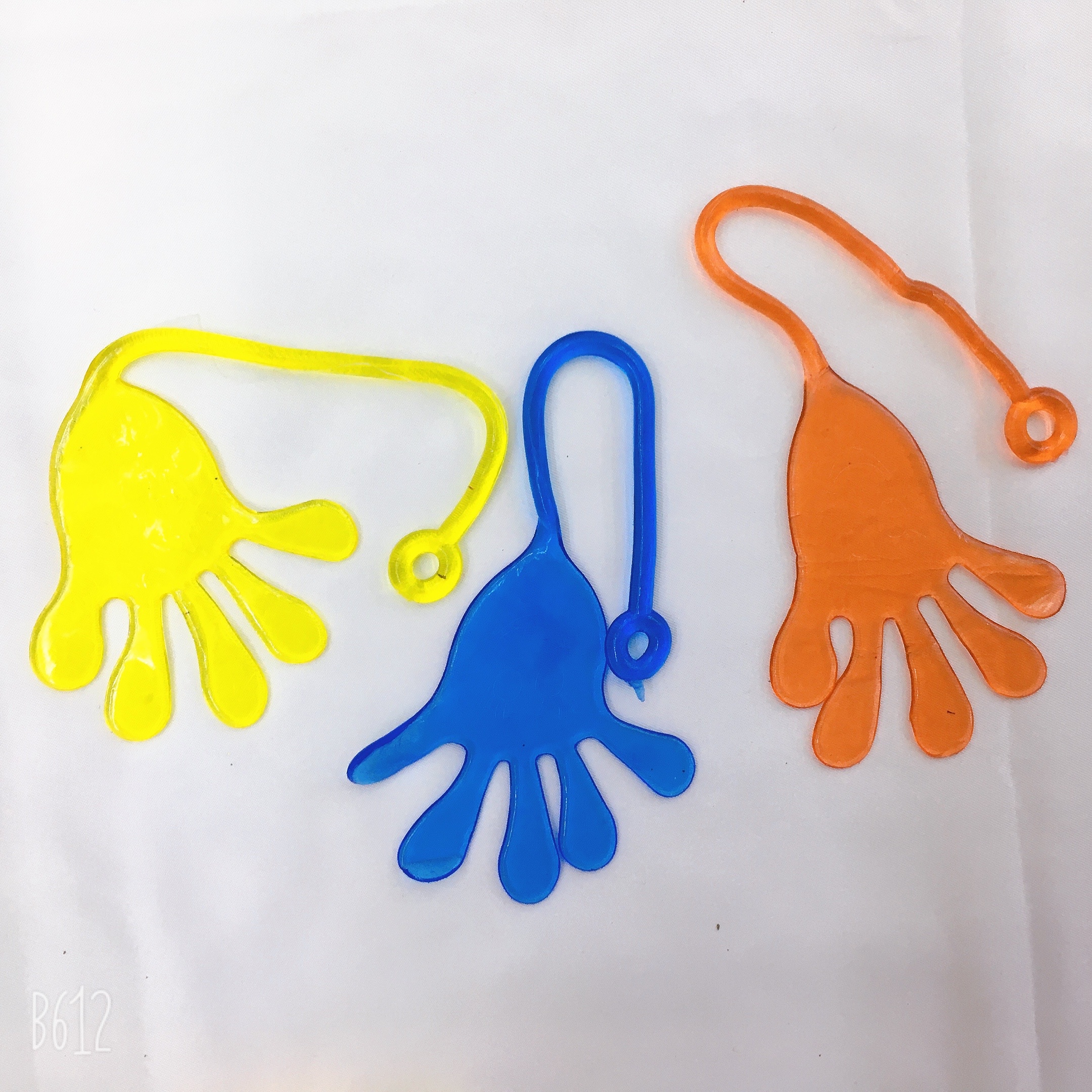 A popular nostalgic children's fun toy at a street stall, the sticky stretchable and sticky palm small sticky hammer, a children's educational toy detail image 2