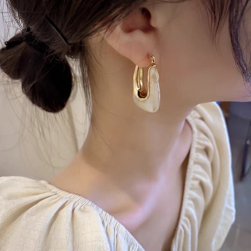 Candy-colored U-shaped ear buckles, Korean style and fashion earrings, 2021 new trendy and popular earrings for women Specification image