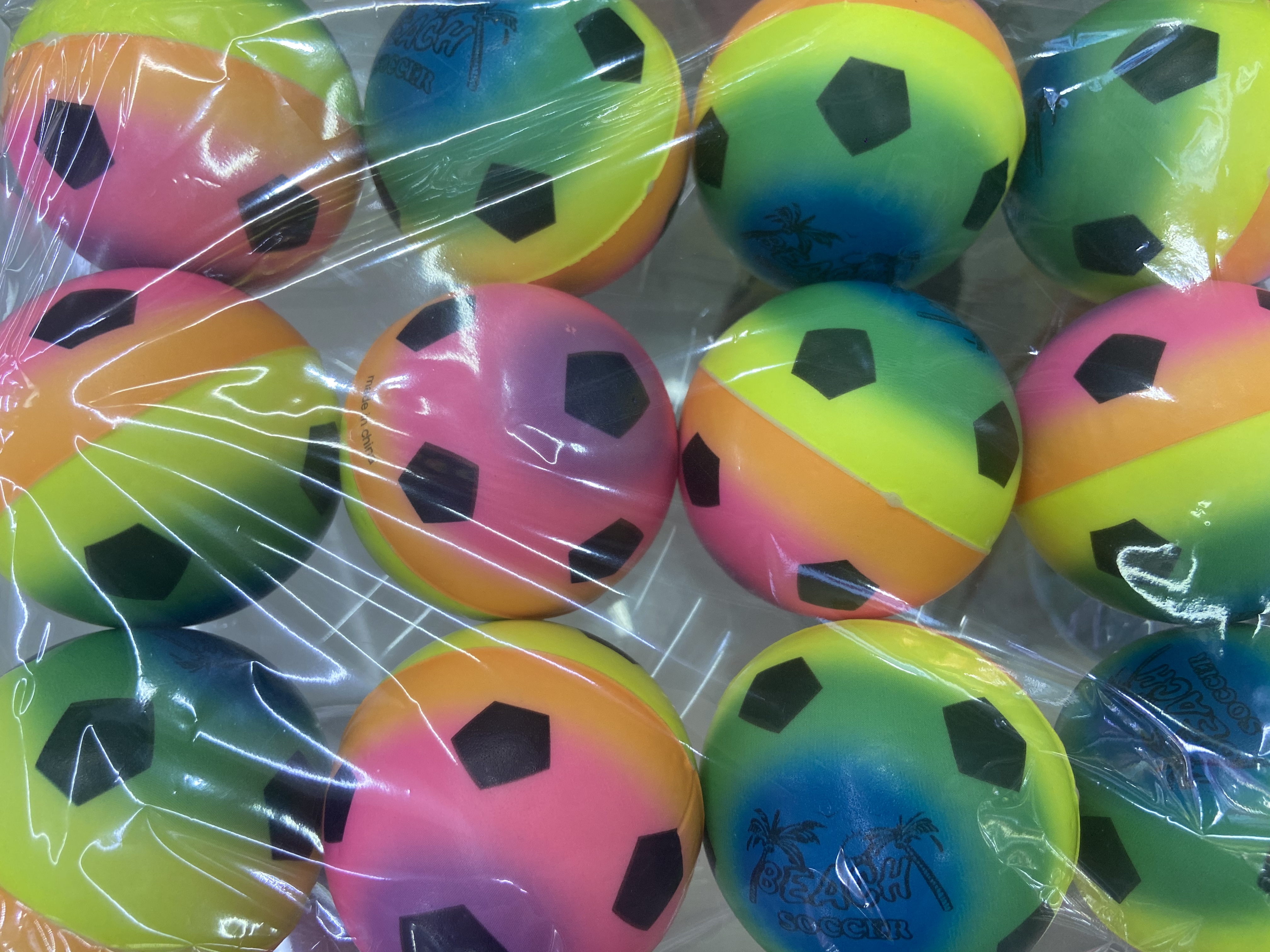 Fábrica directa 7cm rainbow beach soccer niños y niñas juguetes esponja bola de espuma juguetes para niños details Picture